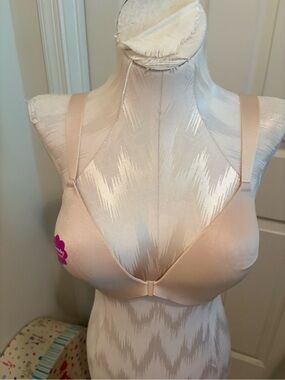 barely there Nude Front-Closure Seamless Bra nwt size L DreamForm $55